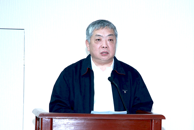 中国药学会副理事长张晓东介绍专委会筹备及成立过程